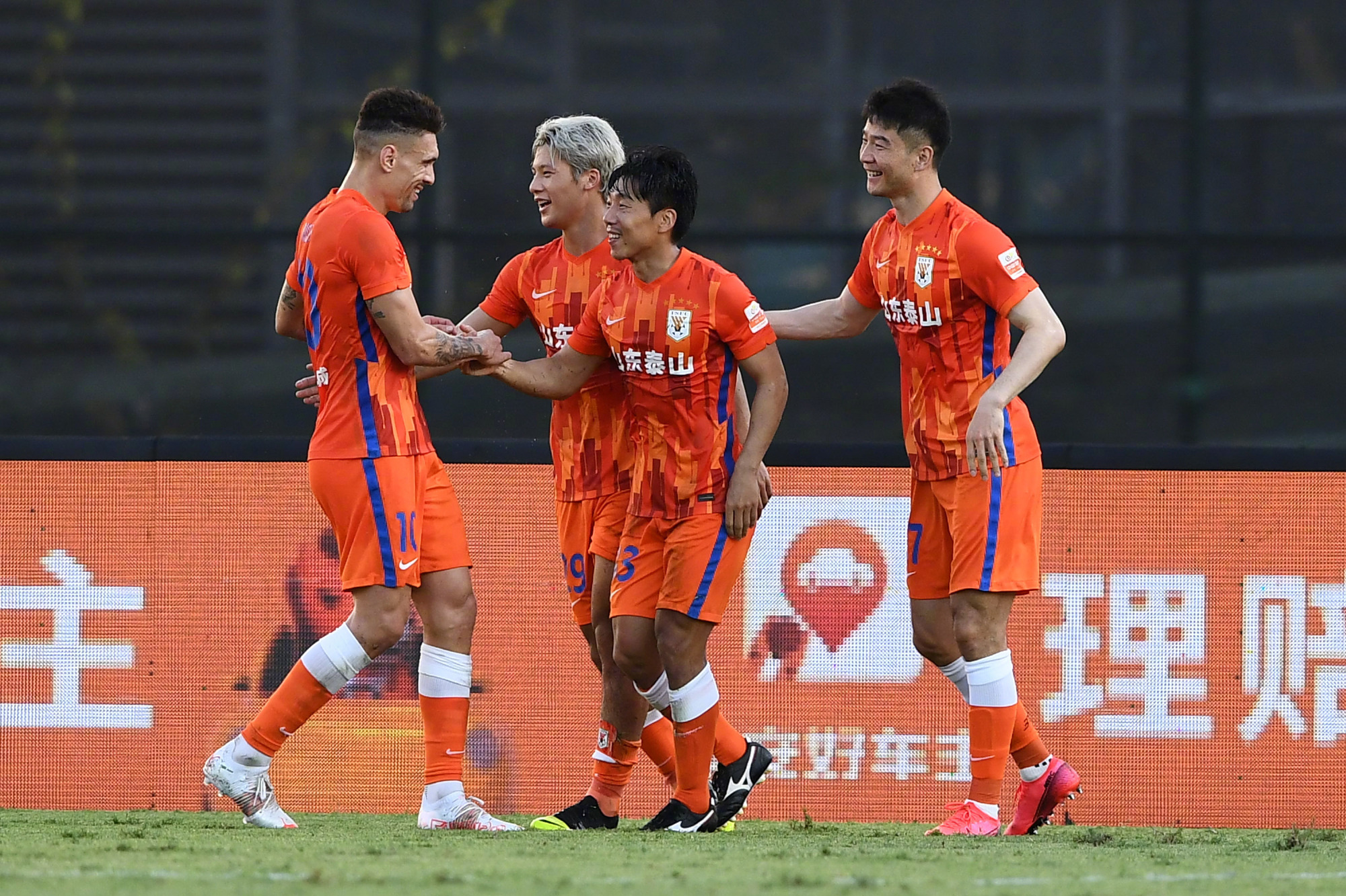 山东泰山发布备战花絮；转会期回应争议；全明星赛任务艰巨；医务组通报恢复(山东泰山横滨水手直播)